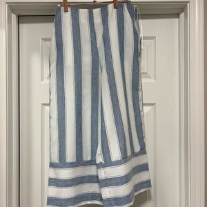 Wide leg crop pants.